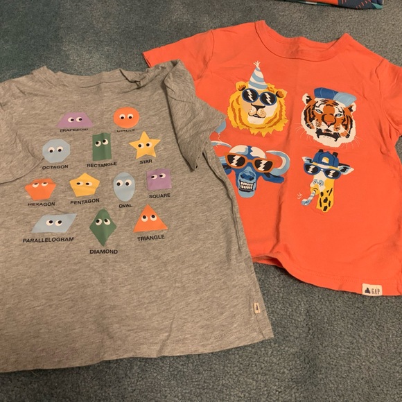 Bundle of 2 Gap t-shirts size 5T - shapes and party animal. - Picture 1 of 2
